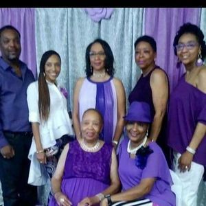 Meet your Posher, Elizabeth